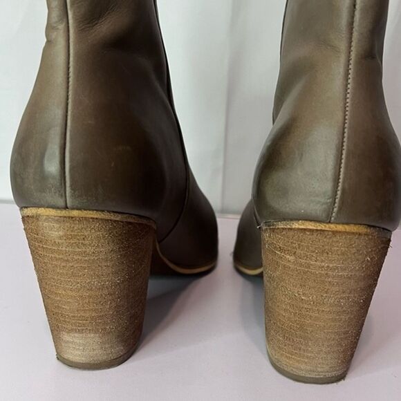 BP Almond Toe Tan Chunky Heel Ankle Booties Size 11 - Picture 8 of 10